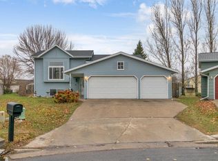 1242 32nd Street Cir S, Moorhead, MN 56560