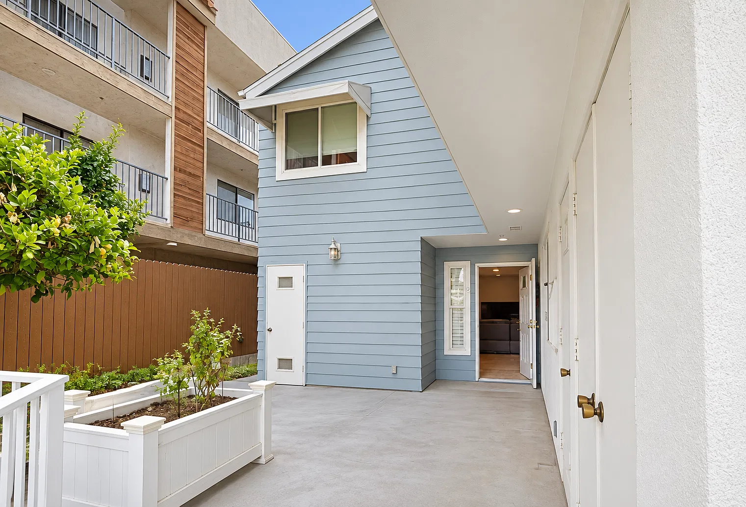 2 bed, 2.5 bath, 1464 sqft, $3,995 — Photo 1