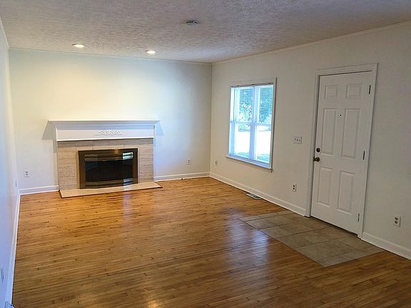 4th image of 209 E North St
