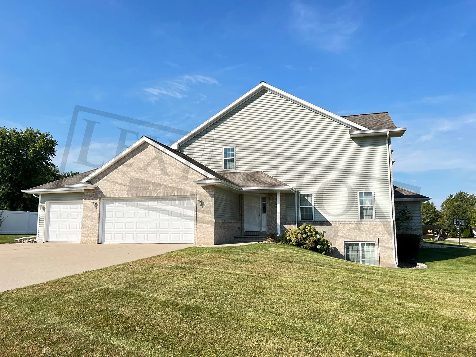 3 bed, 2.5 bath, $2,200 — Photo 1