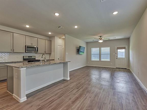 4th image of 8039 Peppercorn St
