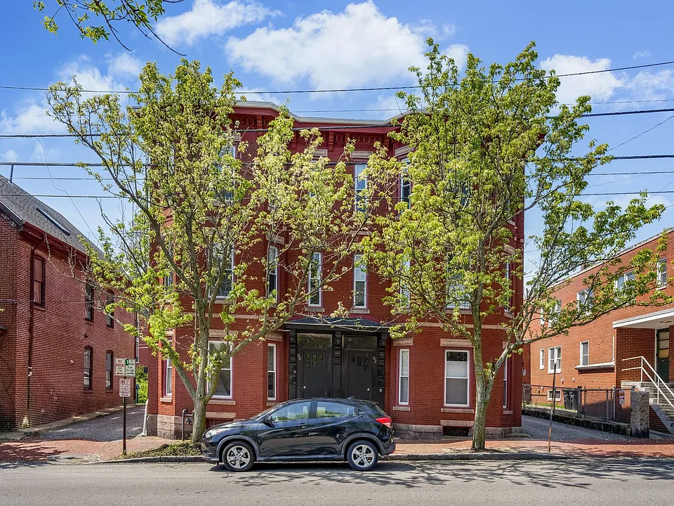 84 India St