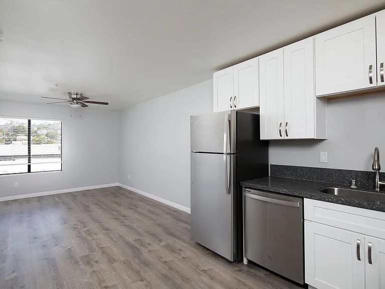 Oasis Apartments — Photo 5