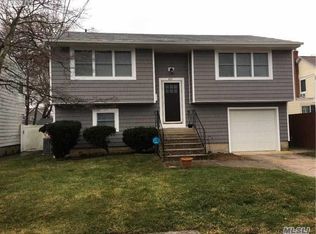 425 1st St, East Northport, NY 11731
