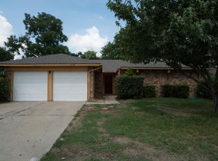 2332 Carlisle Ct, Grand Prairie, TX 75052