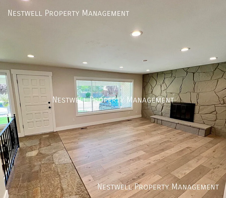 Building Photo - 10234 S Vilas Dr
