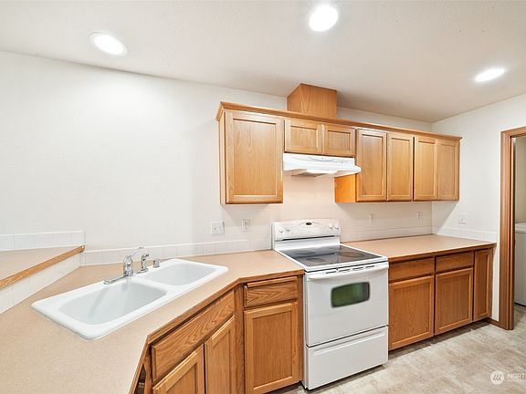 4th image of 125 127 174th Street S