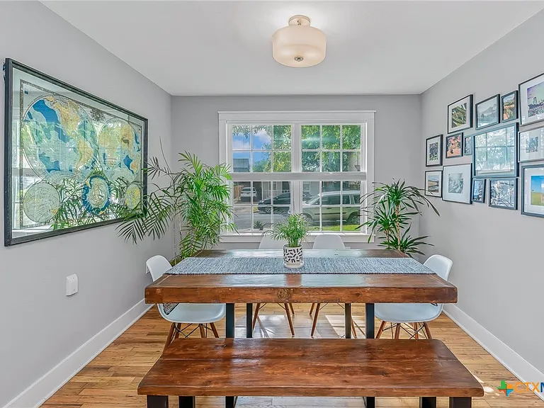 2404 Oak Crest Ave — Photo 8