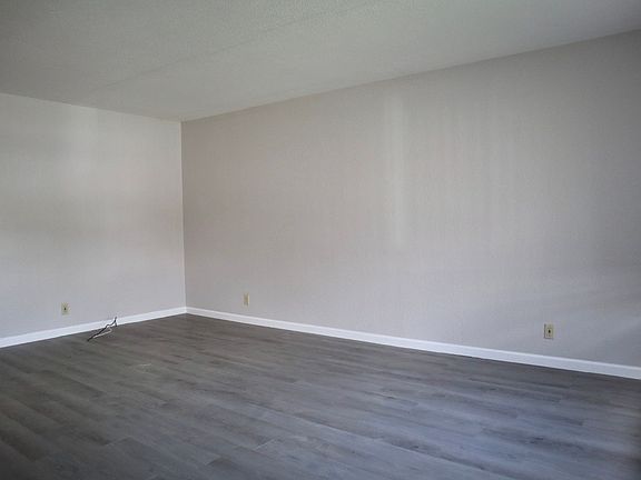 2nd image of 48035 Starlite Ct