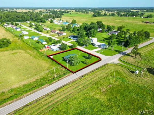 20015 Ostrich Ln, Lebanon, MO 65536