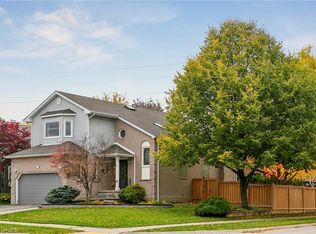 2210 Heidi Ave, Burlington, ON L7M 3W5