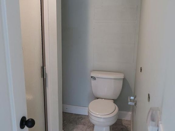 5th image of 334 University Ave #1