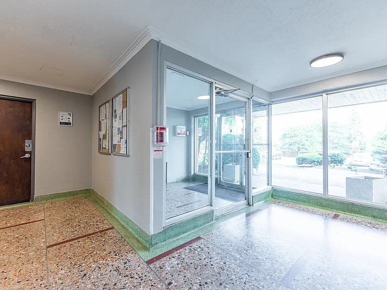 9 Bergamot Ave — Photo 7
