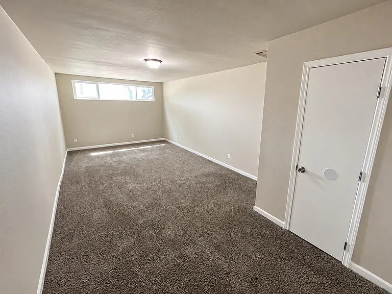 409 Jefferson Ave — Photo 13