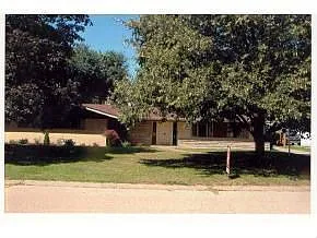 835 Sunset Dr photo 1