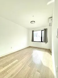 Rented by SUNAMERICA REALTY CHOICE INC