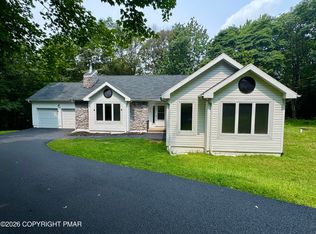 1208 Ironwood Ct, Long Pond, PA 18334