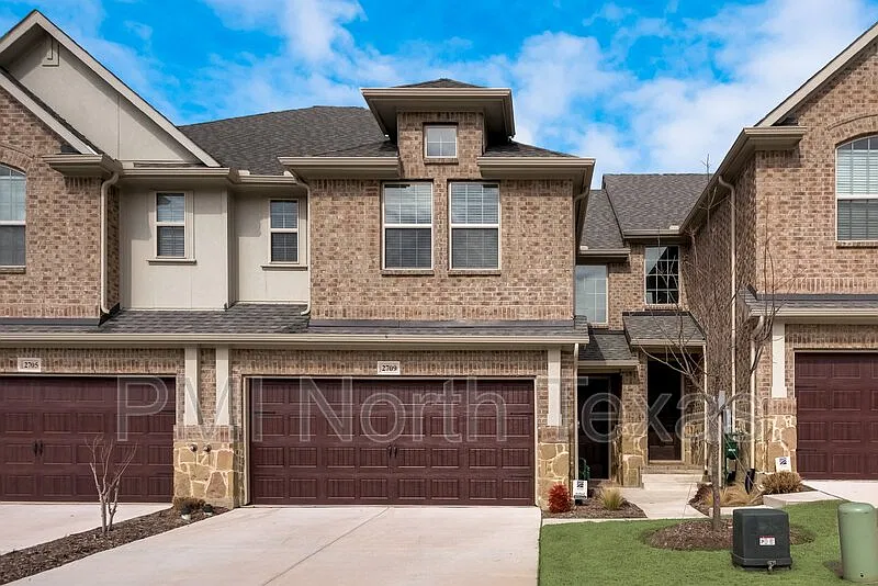 3 bed, 2.0 bath, 1682 sqft, $2,225 — Photo 2