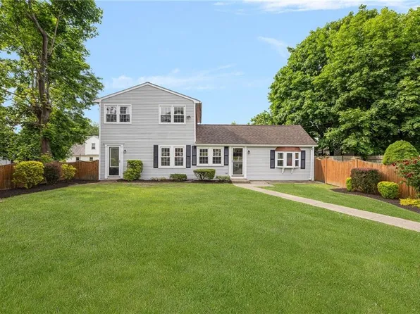 52 Pleasant View Rd, Warwick, RI 02888