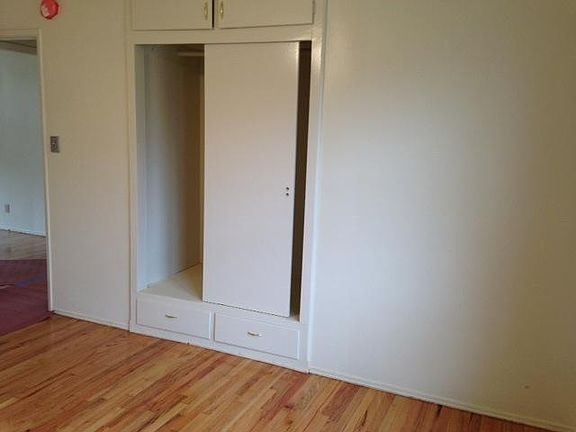 3rd image of 5240 W 57th St