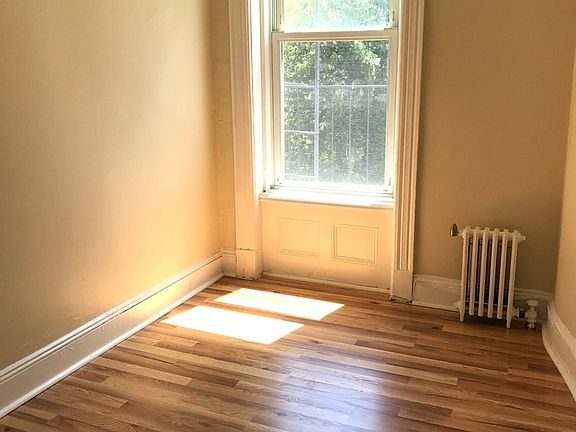 2nd image of 568 10th St #4