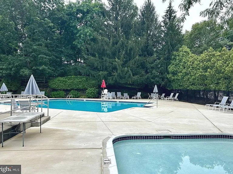 335 Danbury Ct #335 — Photo 42
