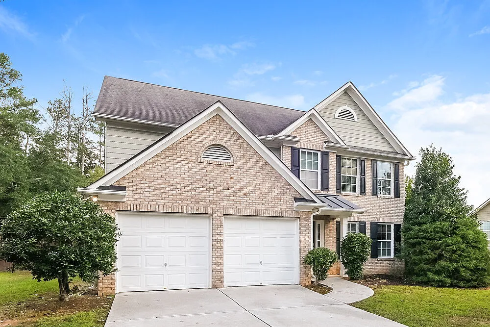 3 bed, 2.0 bath, 2066 sqft, $2,215 — Photo 4