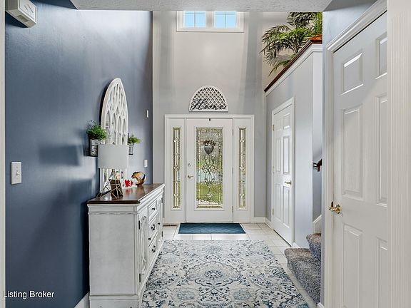 4th image of 9409 Amber Ridge Ct