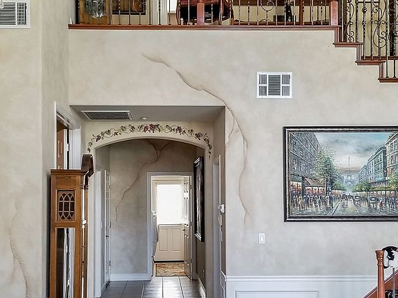 4th image of 2341 White Oak Pl