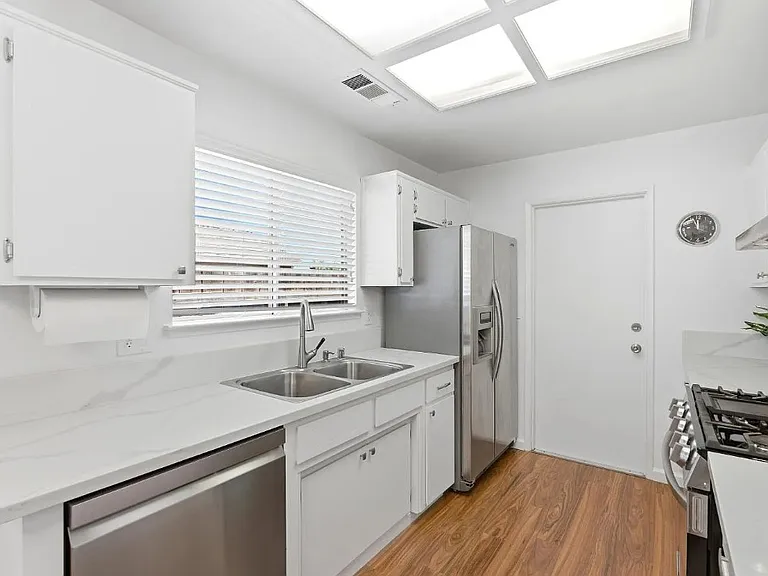 693 Basil Ct — Photo 5