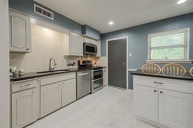 1st image of 7826 Royal Ln