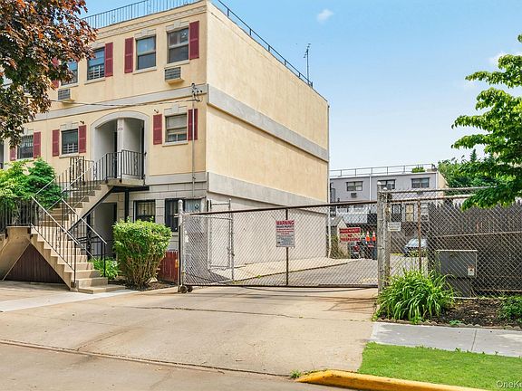 3rd image of 820 Leland Avenue #13A