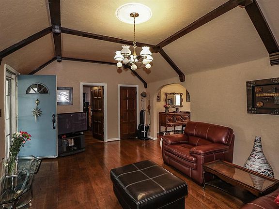 5th image of 1418 Robinwood Ave