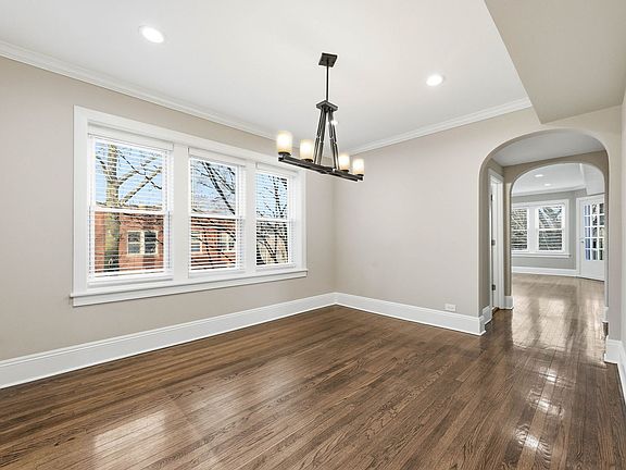 4th image of 2303 W Winona St #2E