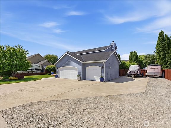 2nd image of 2443 Plateau Drive