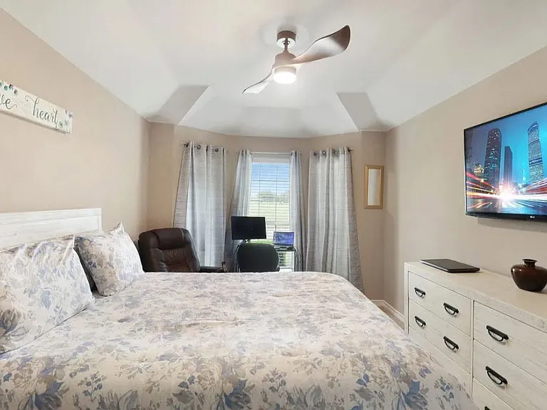 1112 Camelot Dr — Photo 13