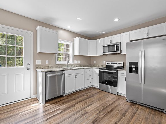 3rd image of 522 E Club Blvd
