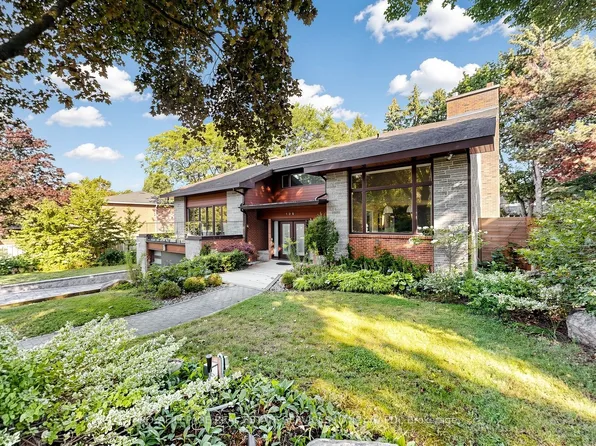 136 Denlow Blvd, Toronto, ON M3B 3J2