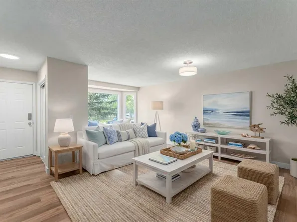 7609 N 36th Ave NW, Calgary, AB T3B 1V2