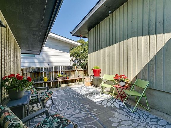 4th image of 724 S Willacy Dr SE