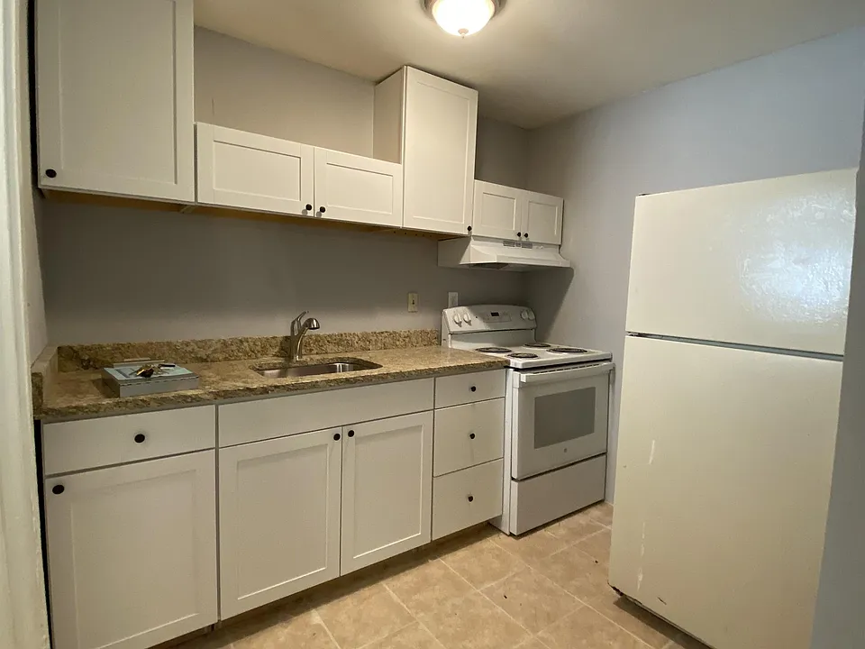 10 Pleasant St #304