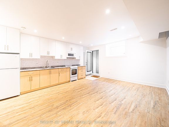 3rd image of 49B East Dr #Basement