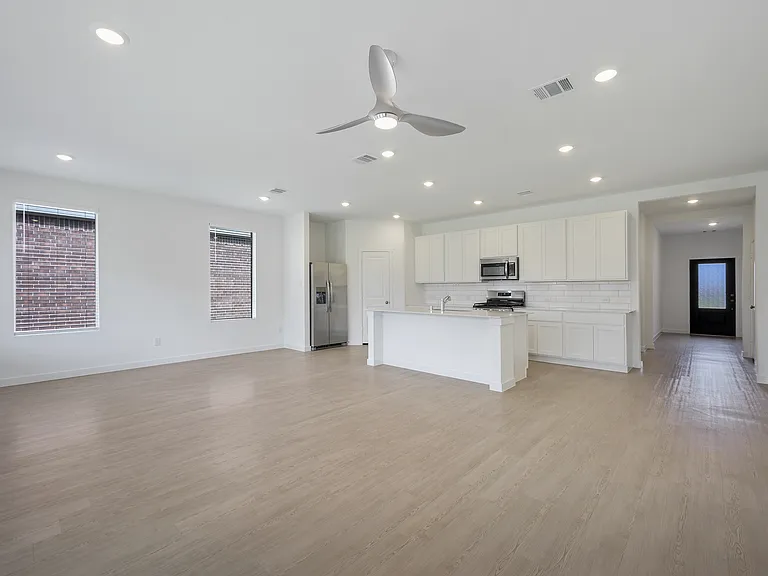 2500 Conroe Rd — Photo 4