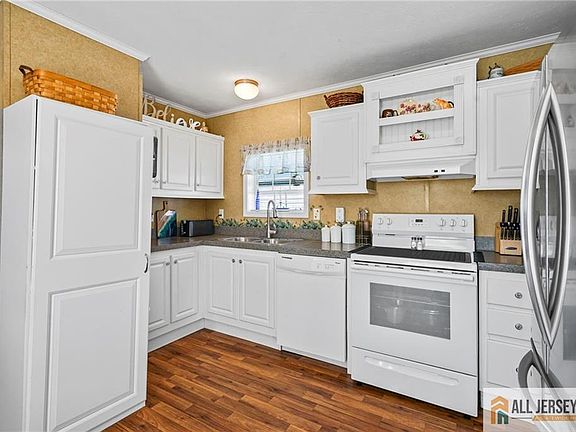 5th image of 2 Jessie Ln