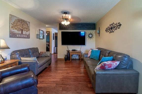 4th image of 125 Aspen Cir