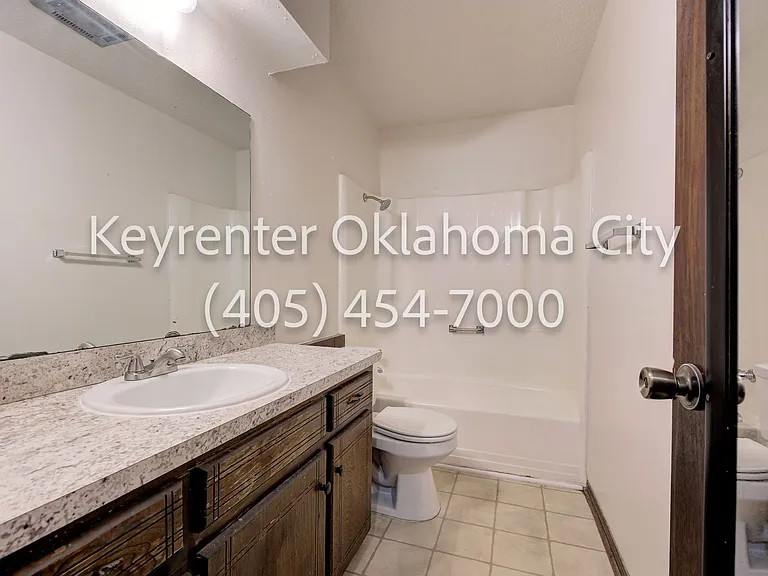 920 SW 97th St Duplex — Photo 25