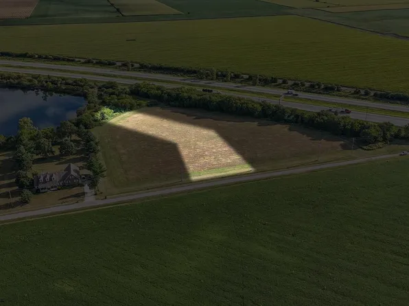 11 Moss Dr, Farmer City, IL 61842