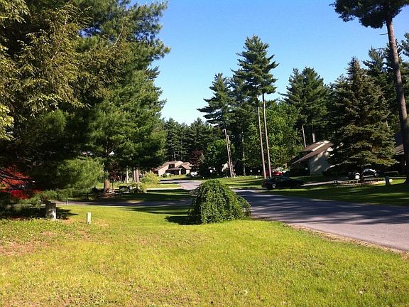 3rd image of 24 Elizabeth Ln