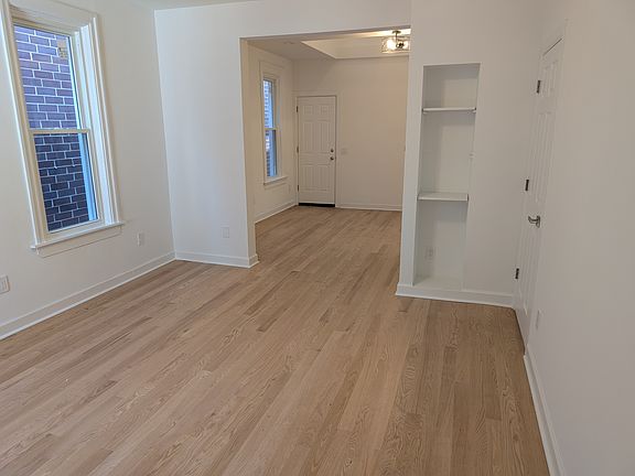 4th image of 2765 N Kenmore Ave APT 3R