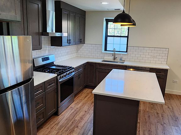 4th image of 842 Madison St #202